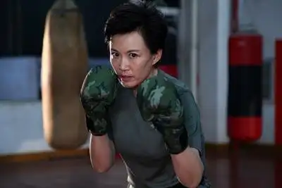 《麻辣女兵》热播 辣妈马丽与剧中女儿擂台拳击引热议