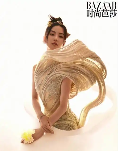 刘诗诗时尚芭莎四月刊封面大片来了,清雅素然,很适合她的气质!