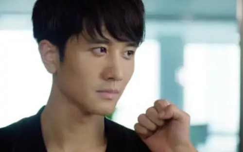 《小棉袄》彭冠英为了赚钱,和人陪练,女儿放学都忘了去接