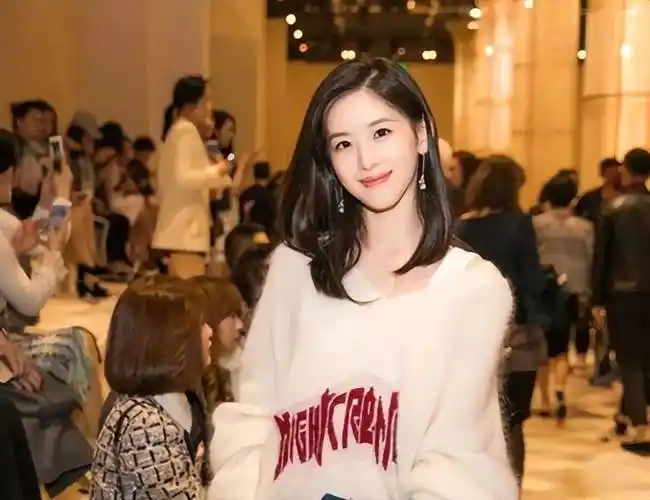 有一回王思聪发文讽刺章泽天不好好读书非要去嫁给一个有钱人