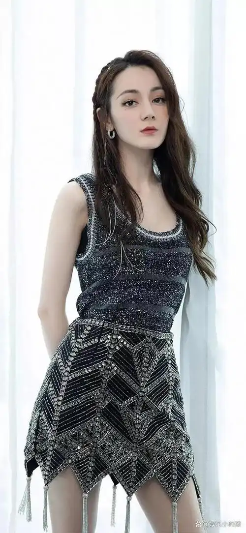 事实证明,"无人敢娶"的迪丽热巴,已经走上另外一条光明大道!