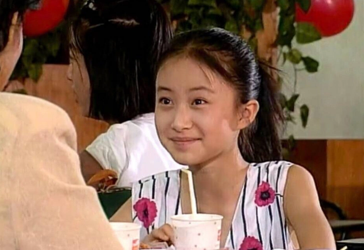 舒畅晒儿时拍戏剧照 相貌根本没变!