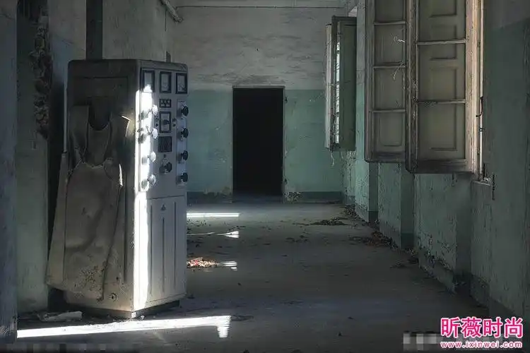 【废弃医院探险】男子去废弃医院探险里面惊悚至极