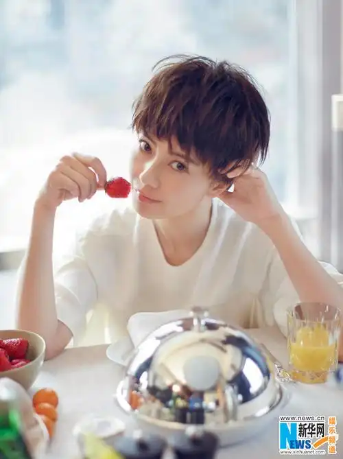 高圆圆回归短发造型 俏丽优雅直言不爱吐槽