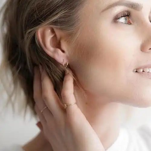 心理学家这八种耳朵的形状暴露了一个人的性格