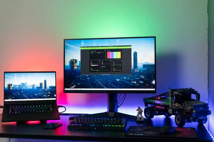 飞利浦hue电竞桌面声光同步氛围感拉满