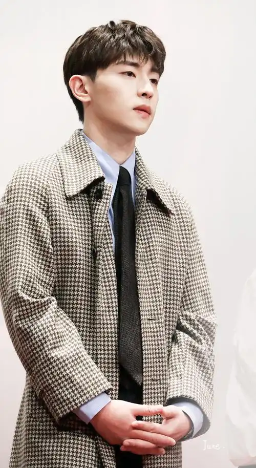 邓伦##邓伦博雅#没有新图,只有新修图2020年12月20日晴雅集上海卵演