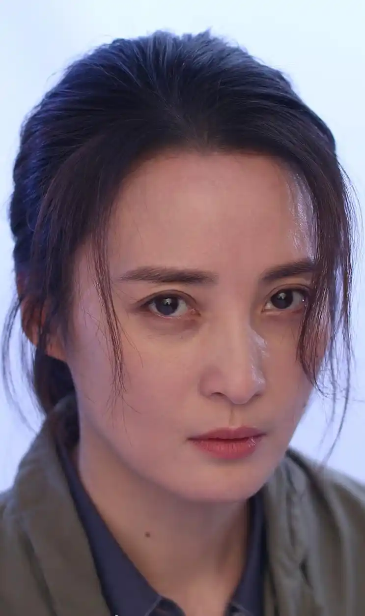 高清镜头下的蒋勤勤,虽然很美,但看着还是显疲惫