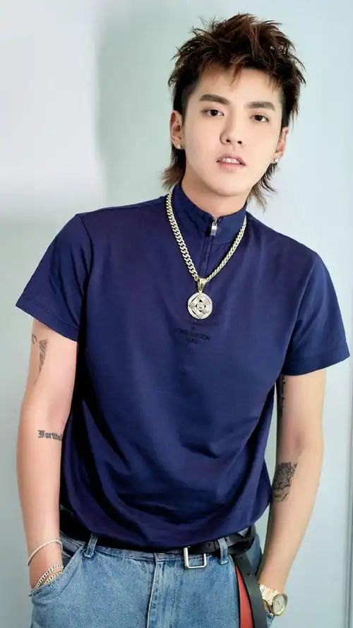 吴亦凡帅气有型图片手机壁纸