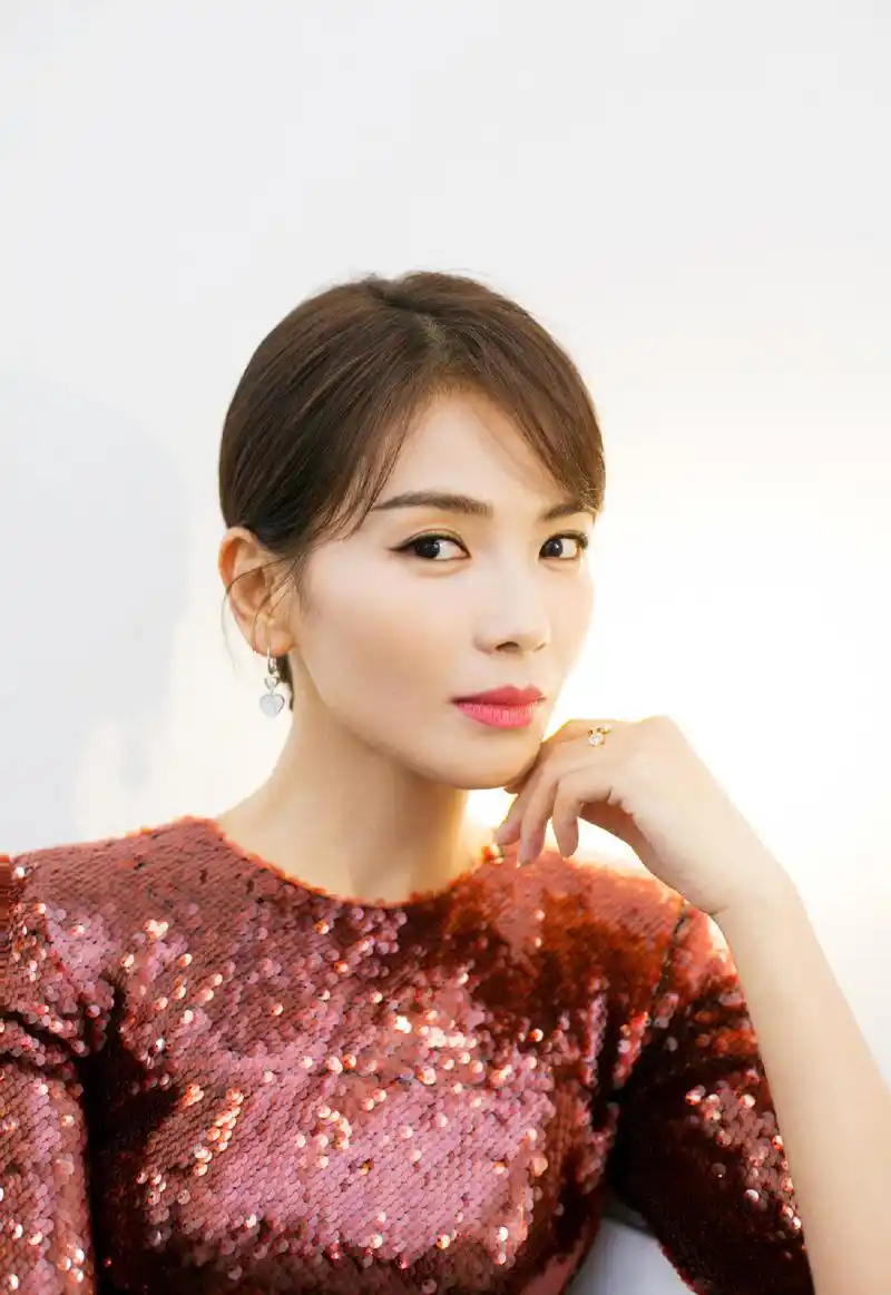 刘涛 > 刘涛端庄优雅写真图片(5/6)返回首页 电脑壁纸 手机壁纸 高清