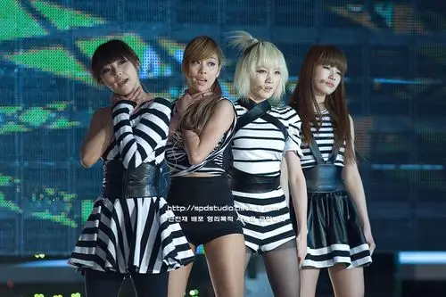 missa中短发女孩叫什么