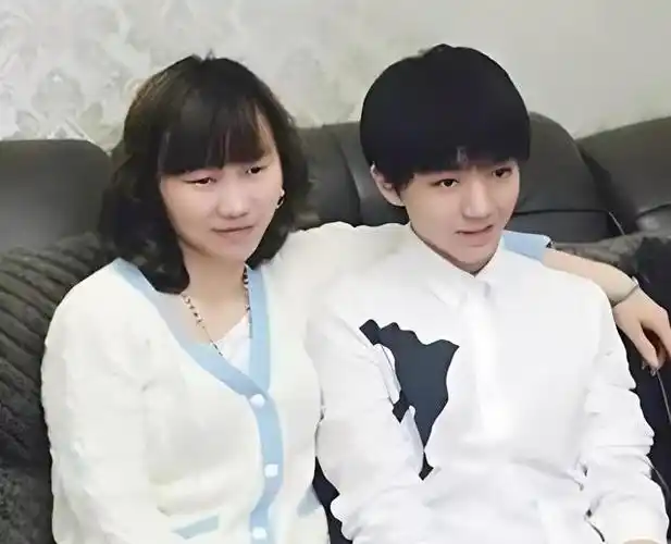 王俊凯与王源偶像绯闻引发粉丝撕咬追星之路何去何从