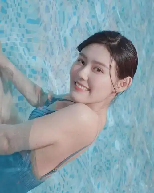 刘湘游泳界的新女神不仅成绩好长得也很漂亮