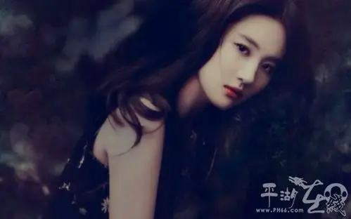 最近刘亦菲参加上海电影节的照片在网上流传,却被