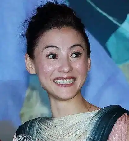 玉女掌门张柏芝,咧嘴大笑的样子真的一言难尽,颠覆了以往的形象_事情