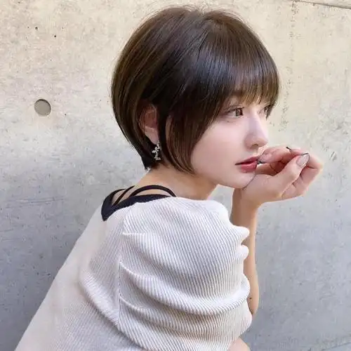 最具人气的女士短发:蓬松瘦脸,层次感满满,剪完显小10岁