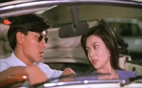 关之琳的美可以说是惊艳了当时香港的娱乐圈,刘德华,张学友等都为之