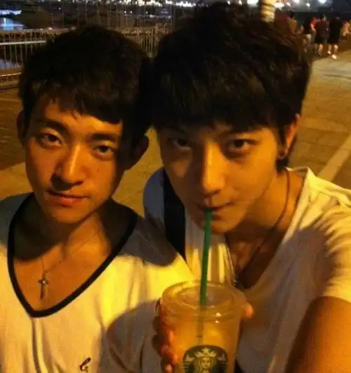 吴亦凡未出道时长这样因过马路走红网络