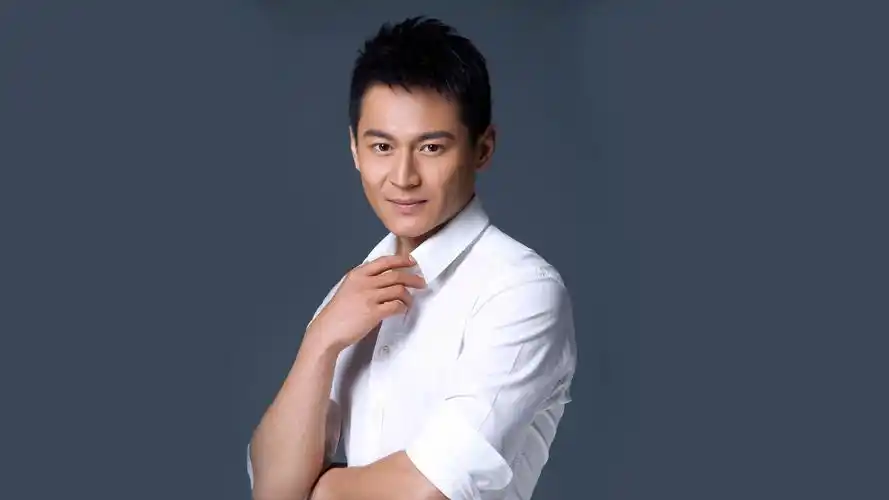 型男帅哥刘冠翔西装写真壁纸下载