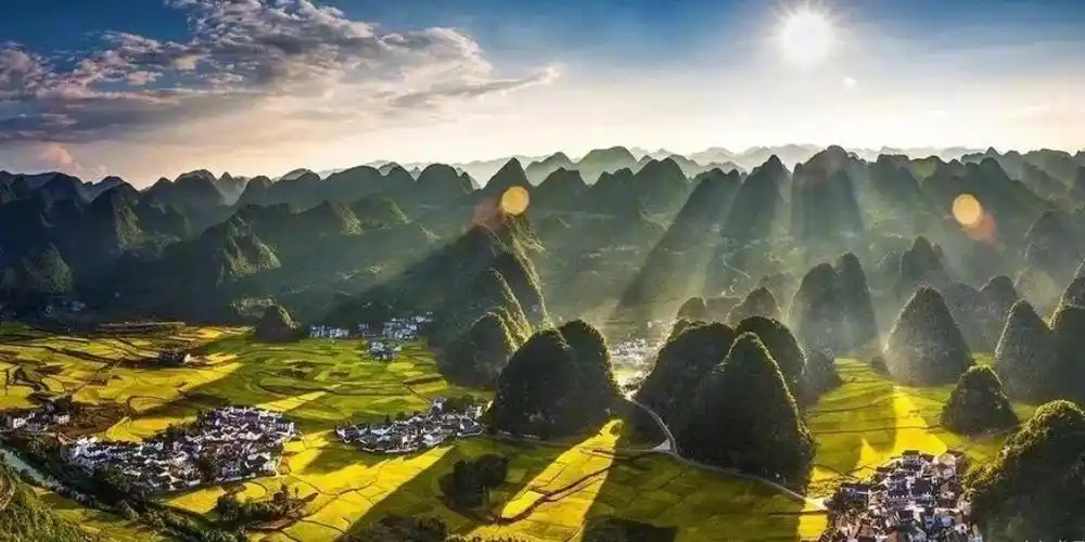 贵州万峰林好像小说里的十万大山