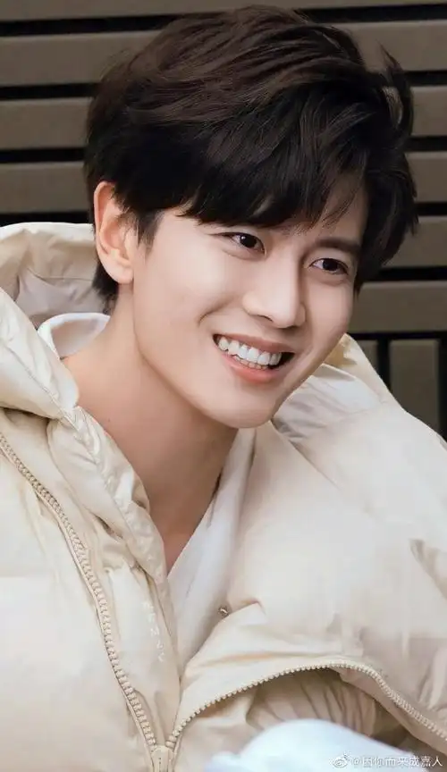 任嘉伦暮色心约##任嘉伦无忧渡#我的心很小 只能装下你我的眼睛也不大