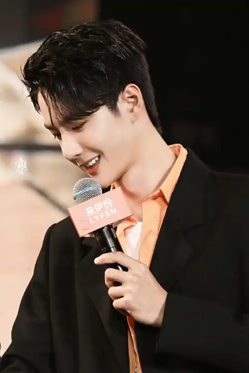 王一博今天也很酷##王一博考古日常