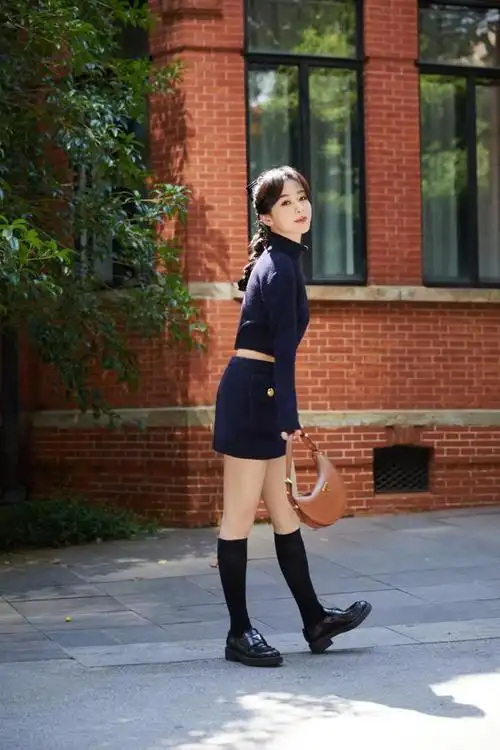 杨紫初秋美紫针织套装穿出温柔知性又大方自信的迷人魅力