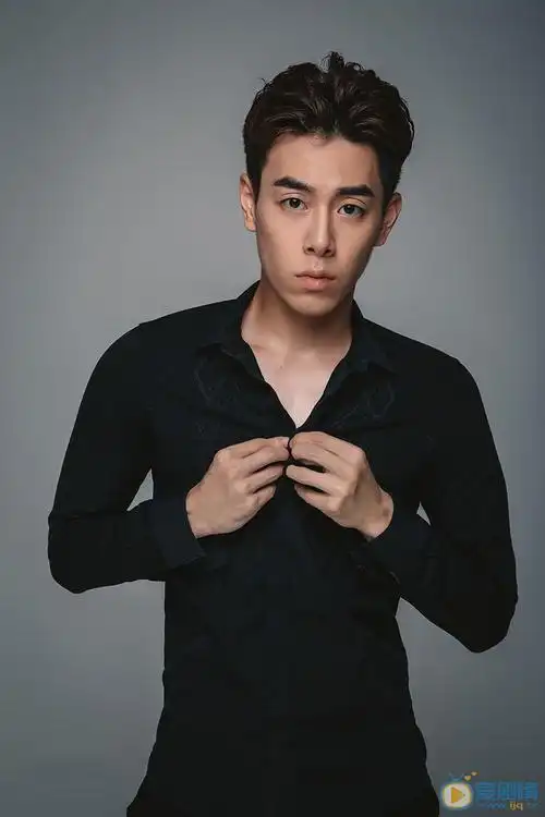 王赫蘩个人资料简介_王赫蘩图片写真_生活照_家庭背景-明星库