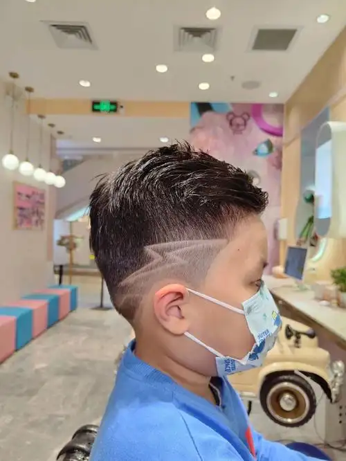 简洁帅气的小闪电全街最靓的仔