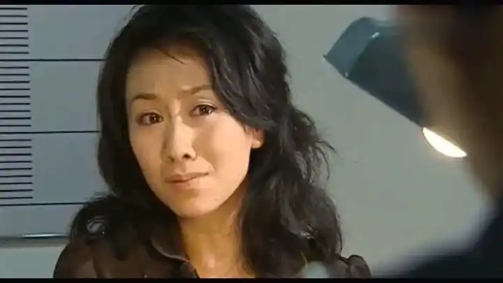 红蜘蛛:美女幼年遭性侵,多年后化成复仇新娘,嫁给施暴者!