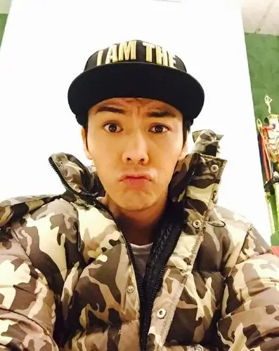 陈伟霆微博自拍2015年2月份合集 皱眉嘟嘴呆萌状 男神陈伟霆生活照