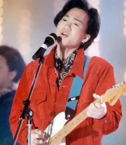 图黄家驹抽烟照片欣赏难忘童年事曝光因顽皮常常被打