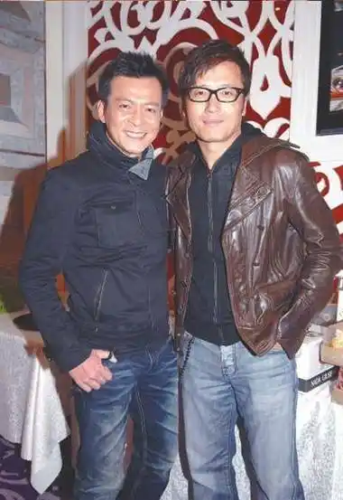 有人成为天王,影帝,他却活成一个"老流氓"_苗侨伟_黄日华_汤镇业