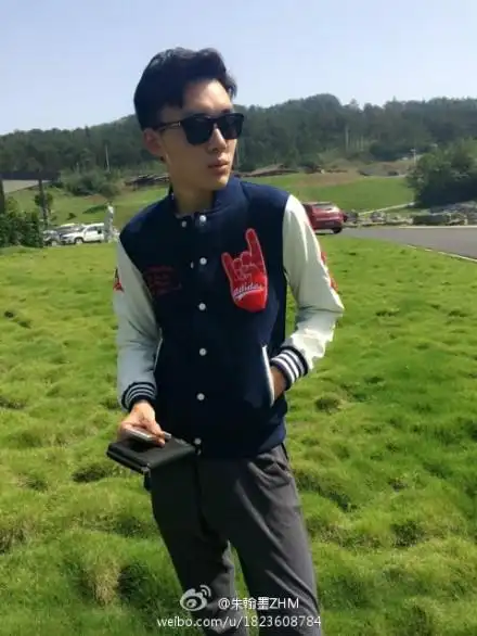 1998年3月29日出生,就读于巴蜀中学的一位校草