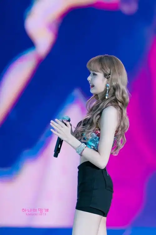 【有新图】开帖夸一下blackpink里lisa的身材