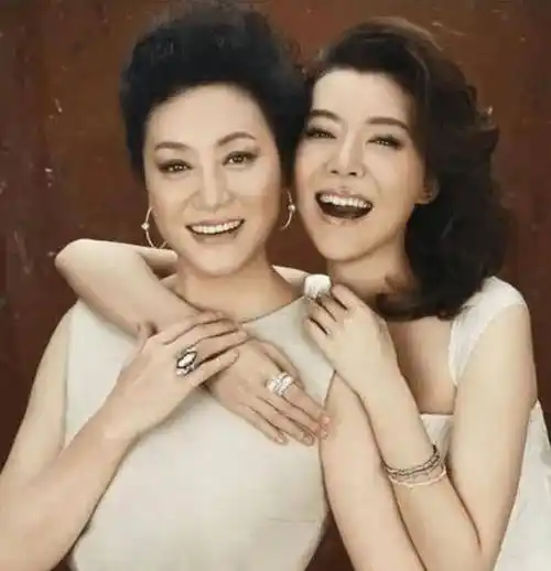 婚姻生活充满渴望的玉莲,还主演当代都市情感剧《满仓进城》,与孙红雷