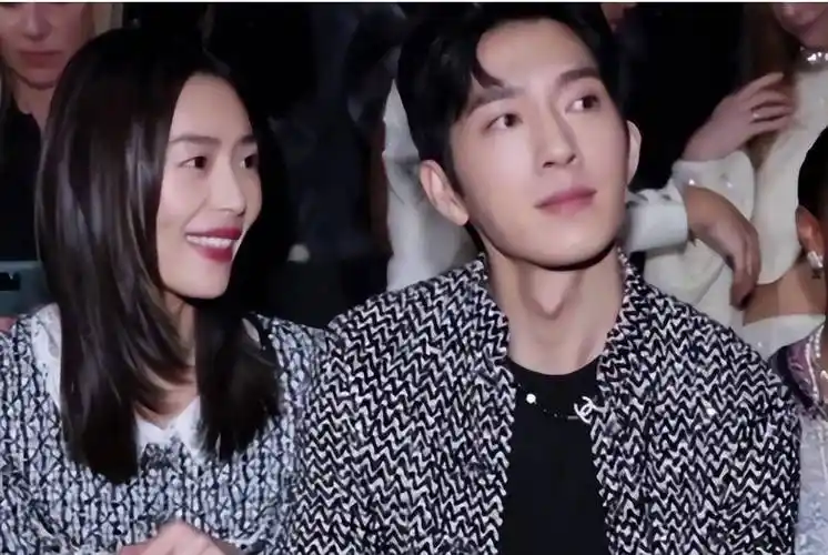 井柏然高调秀恩爱:我女朋友素颜太好看了!网友直呼狗粮吃撑了