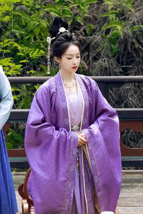 温婉,很贴书里的形象,高门大户嫡长女～宋茜古装造型真的美出新高度了