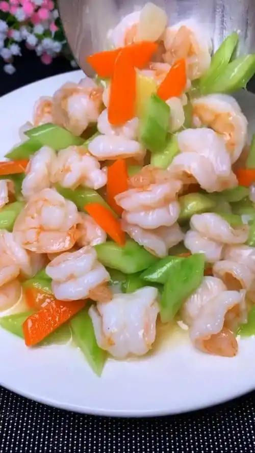 简单又营养的清炒虾仁,学会了春节做给家人吃.