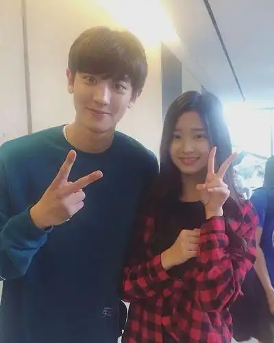 我是最后一个知道朴灿烈和金珉周合照过的吗