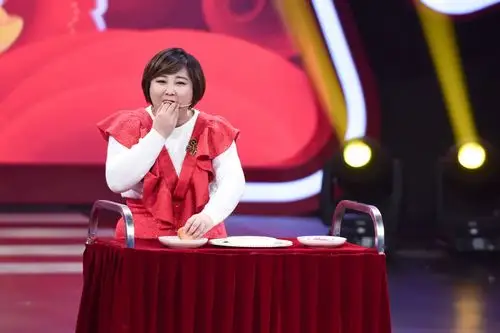 娱乐圈大龄剩女,看了贾玲再看看李宇春,网友:我们不希望她结婚