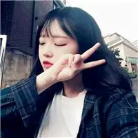 活力阳光剪刀手女生头像