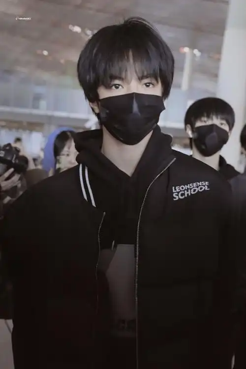 回味 19年很狼的一次机场    @时代少年团-刘耀文  #青年演员刘耀文