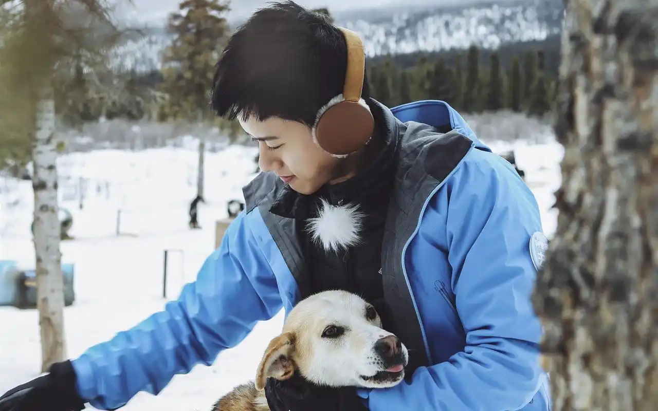 张杰高清桌面壁纸,分辨率:2560x1600