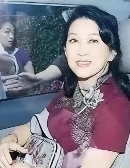 朱玲玲:一家三姐妹,姐姐比她还要漂亮,老公一个比一个有钱!