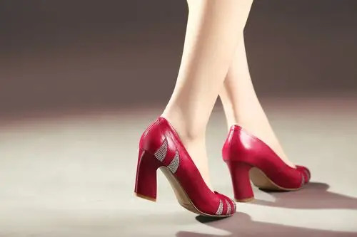 欧洲站2014新款 红色高跟鞋时尚水钻鞋粗跟女单鞋 婚鞋单鞋