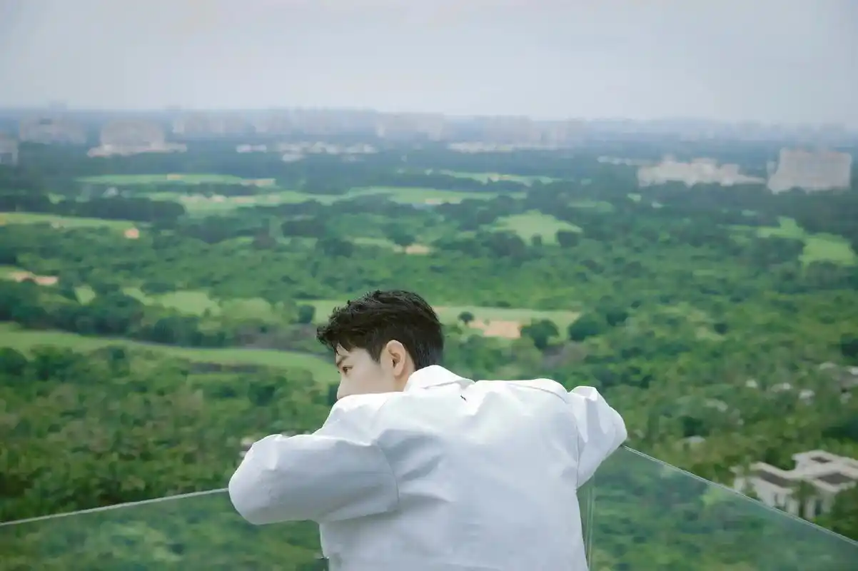 肖战他的清冷感是与生俱来的我最爱的少年永远穿着白上衣 - 抖音