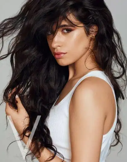 而这个小姐姐叫卡妹camila cabello,古巴裔美国创作型歌手,前五美