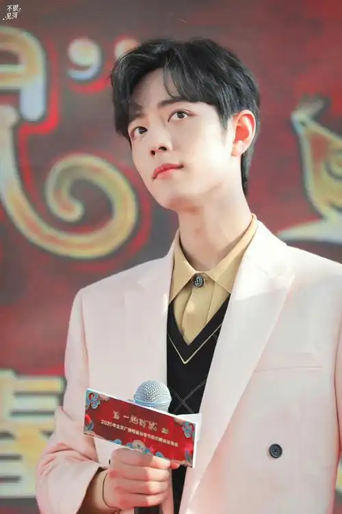 191228肖战清清爽爽的大帅哥一枚 好帅好嫩 笑的好甜好养眼啊