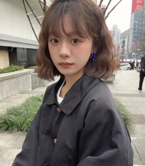 冲丫"姐妹们,中短发一定要这样烫 复古卷发短发烫发 蛋卷头 法式烫发